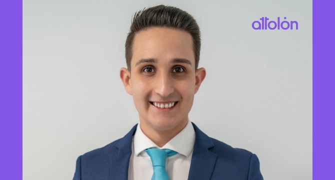 #EstáPasando 🧐

🔝 <a href="/attolon1/">Attolon</a>  incorpora a <a href="/FelipeA_Herrera/">Felipe Herrera Herrera</a>  como socio del departamento de Derecho tecnológico y #Legaltech 👏👏👏

¿Quieres saber más? 👇👇
derechopractico.es/la-firma-alsp-…

⚡️¿Objetivo? Ayudar a firmas y dptos. jurídicos en su transformación y explorar mercado legaltech