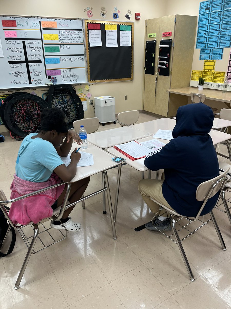 pcosme1908's tweet photo. Ms. Hagan & her 7th grade #StingrayScholars are on π₯ as they work in their small group instruction/rotations today!!! #OurShineIsInProgress #ShineStingraysShine ππ€© https://t.co/bZkZJkICET
