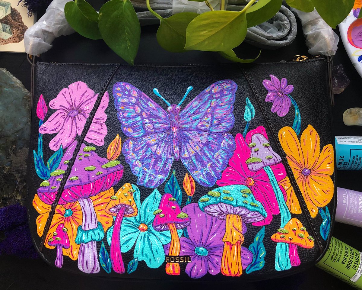 tracerlore's tweet image. Last day to book a February comission! Customs will re-open March 1st 💗