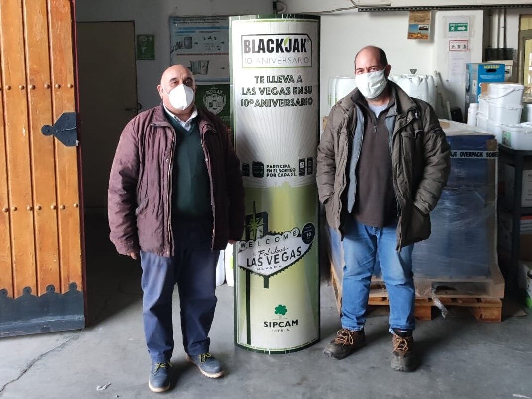 La vida es un camino... ¡Y este 2022, 𝐋𝐚𝐬 𝐕𝐞𝐠𝐚𝐬 es nuestro destino! ✈️

Agrícola Tierra de Barros, Martínez Guirao, Riberagro y Sisante Agrícola son algunos de los muchos distribuidores que ya han recibido el material para comunicar el 𝐆𝐑𝐀𝐍 𝐒𝐎𝐑𝐓𝐄𝐎.

¿Te vienes?