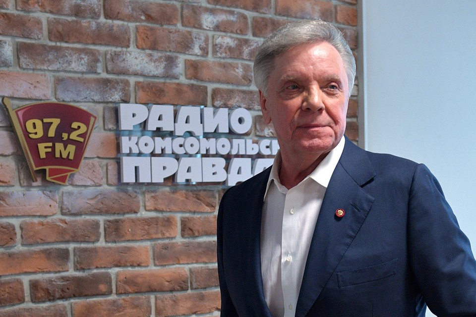 Боевой генерал Громов ответил паркетному генералу Ивашову

Выводивший с честью войска из Афганистана, ответил тому, чья жизнь в армии была «ухоженной» kp.ru/daily/27362/45…