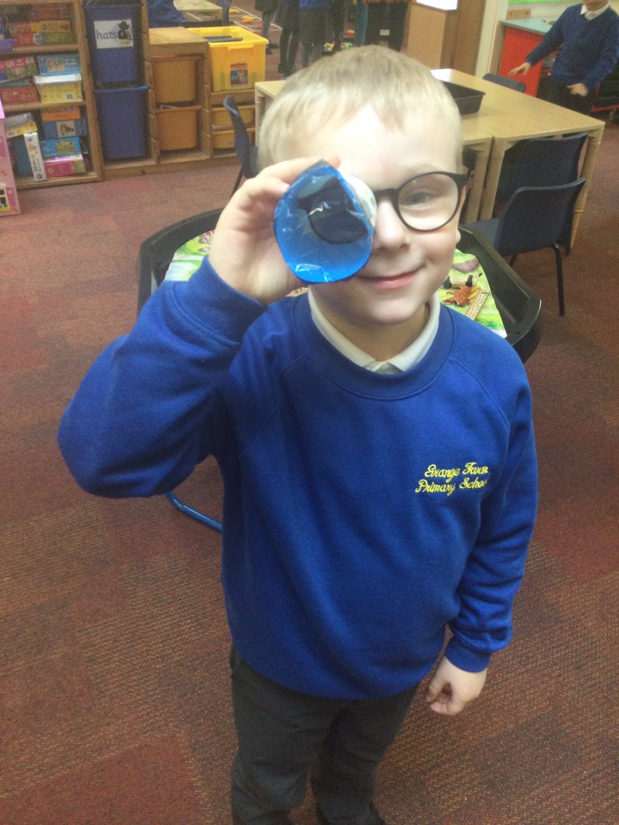 gfprimarycov's tweet photo. In Reception we have been finding out about our senses. Today we talked about what we could see. Check out the colourful telescopes we made. 👀👀 #GFReception #GFScience https://t.co/hnwtCWdKol