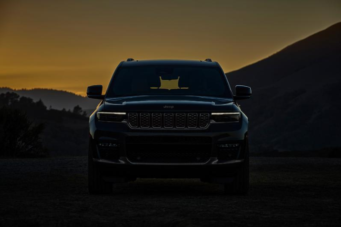 StellantisMX's tweet photo. #TipMopar Si viajes por la noche, recuerda respetar las señales de tránsito, no manejar cansado, encender las luces antes de arrancar y mantener el interior del vehículo oscuro https://t.co/W9N0A2H2Tm