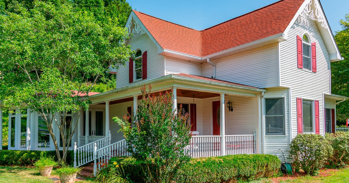 Find out how APR works in regard to a #mortgage. Understanding it can help with your #homebuying efforts.  cpix.me/a/138087965