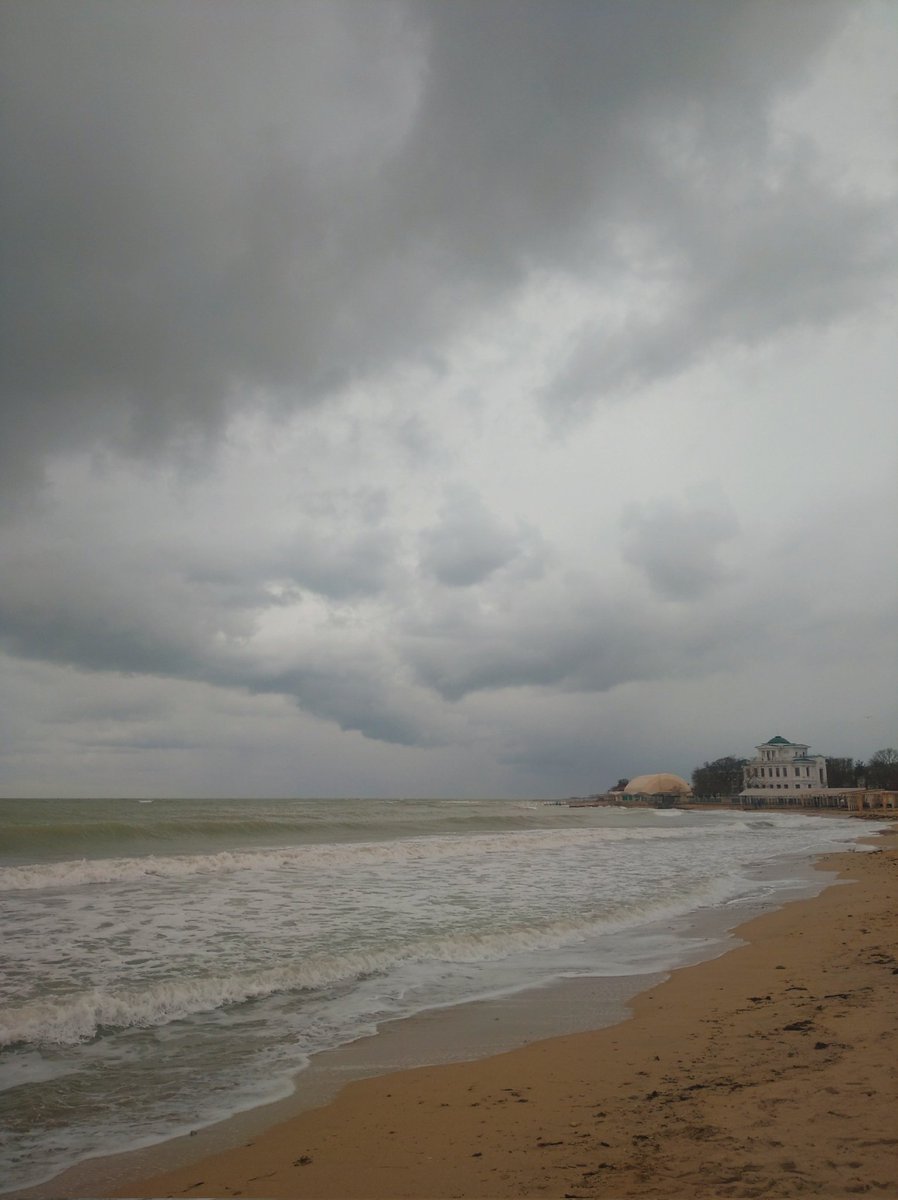 sweet_sugar_88's tweet photo. When it storms.. 🌊 #seashore #Crimea #storm #sky #vacation #whenit https://t.co/xhGQKZd4Y2