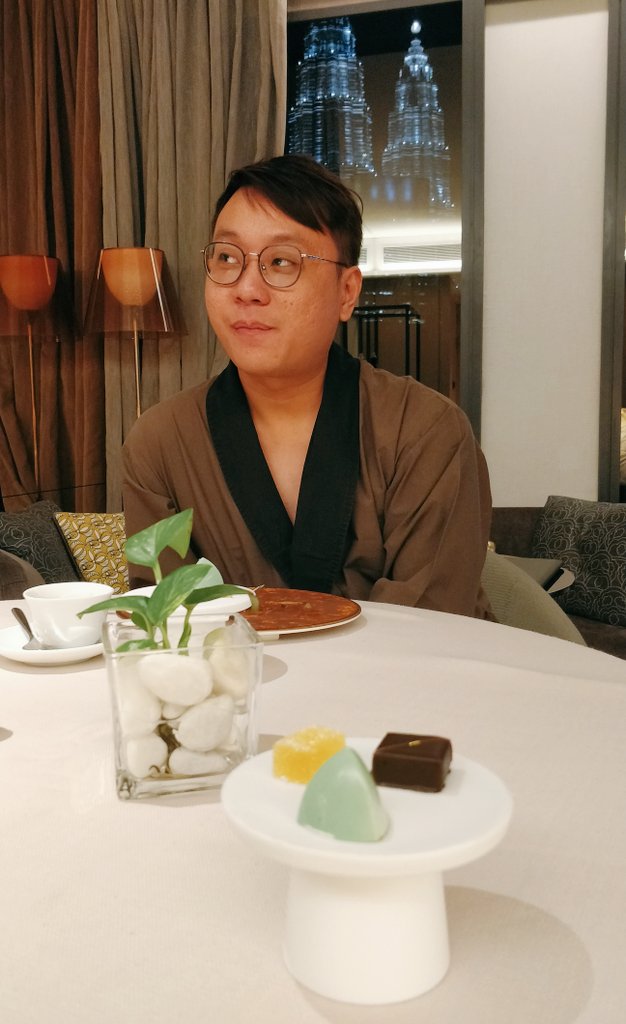 amuyo_tomoko's tweet photo. 09.02.2022 โข WED : Welcome to the 30's club my man! Happy Birthday ๐
#ksmuyo #30yo #staycation #eq #sky51 #blueskybar #semboyan https://t.co/ntr3nP3kjV