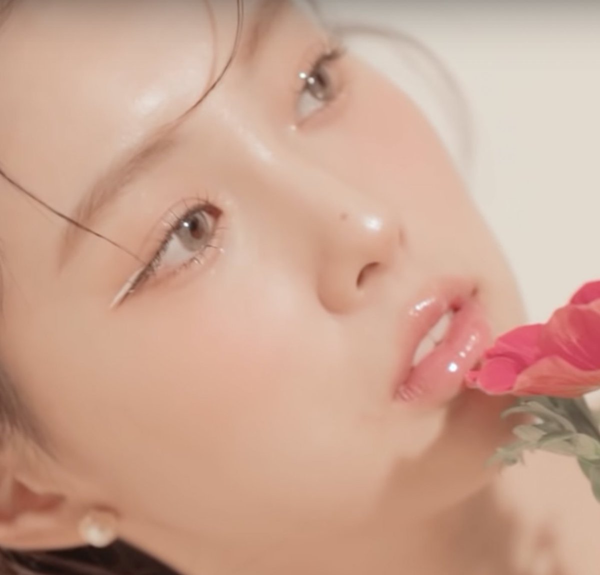 hyewonhrly's tweet photo. 🌹🌺🌹
#HYEWON #강혜원 https://t.co/3UZx3dPvGY