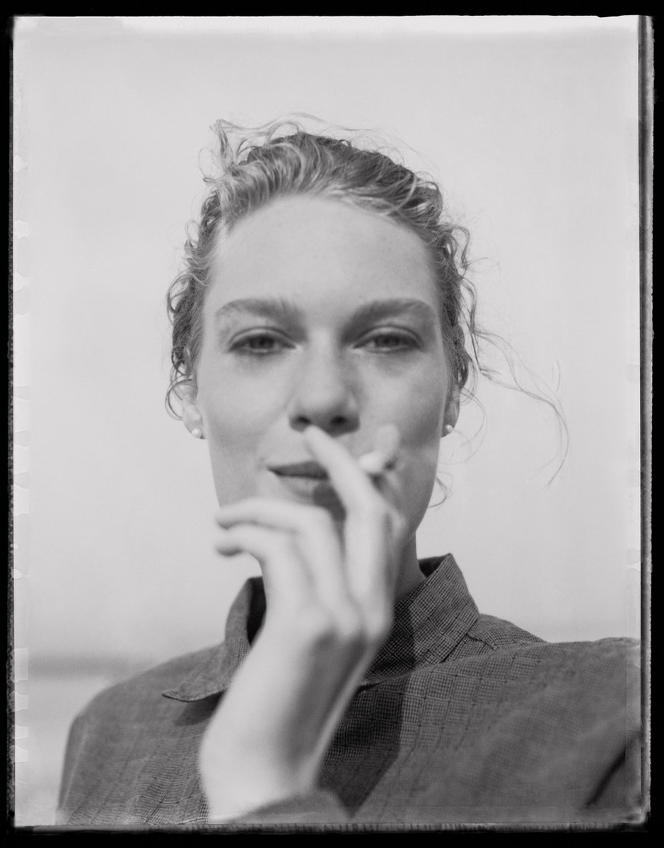 VickyCeelen's tweet photo. Henrietta on the beach with a cigarette 😎

https://t.co/QZpYTu1xhJ
@vickyceelen
#portrait
#Deauville https://t.co/yDz0hiIWEc