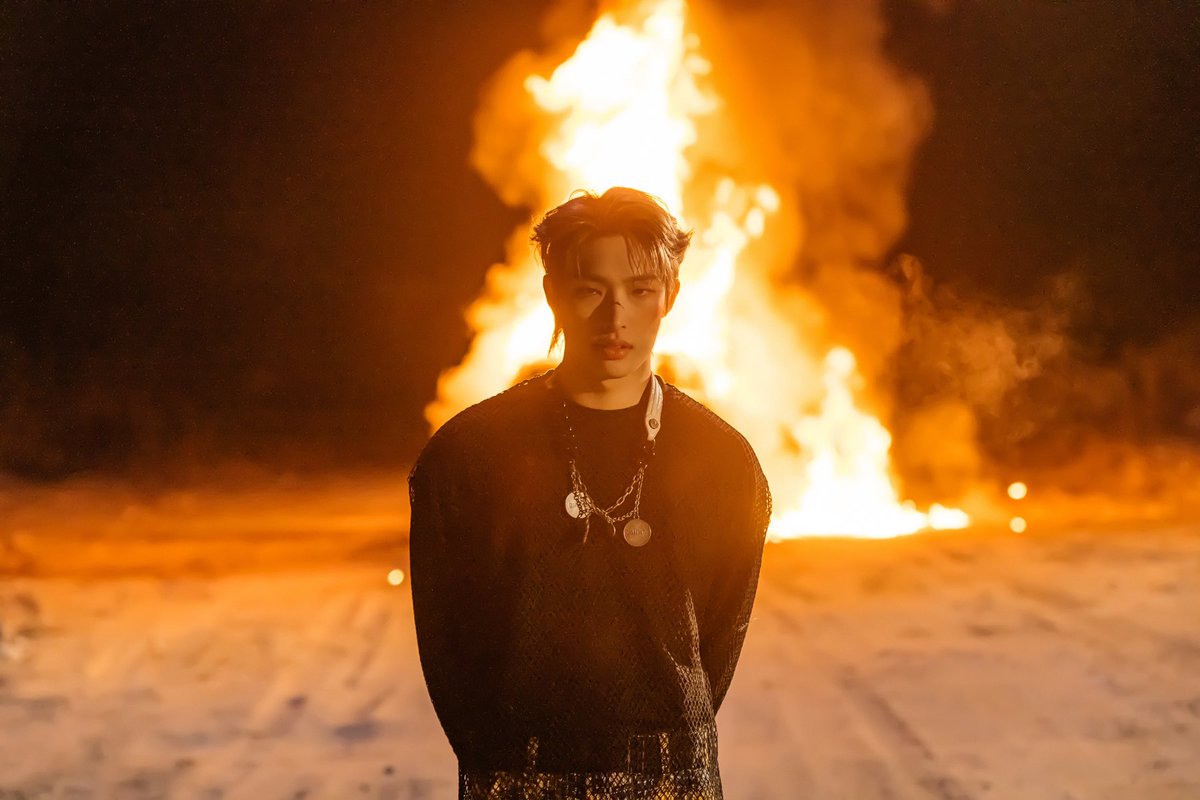 ging_ermint's tweet photo. #YUNGI : Angel vs Devil
#ATEEZ #DontStop #YUNHO #MINGI https://t.co/Cjg2TQQlOO