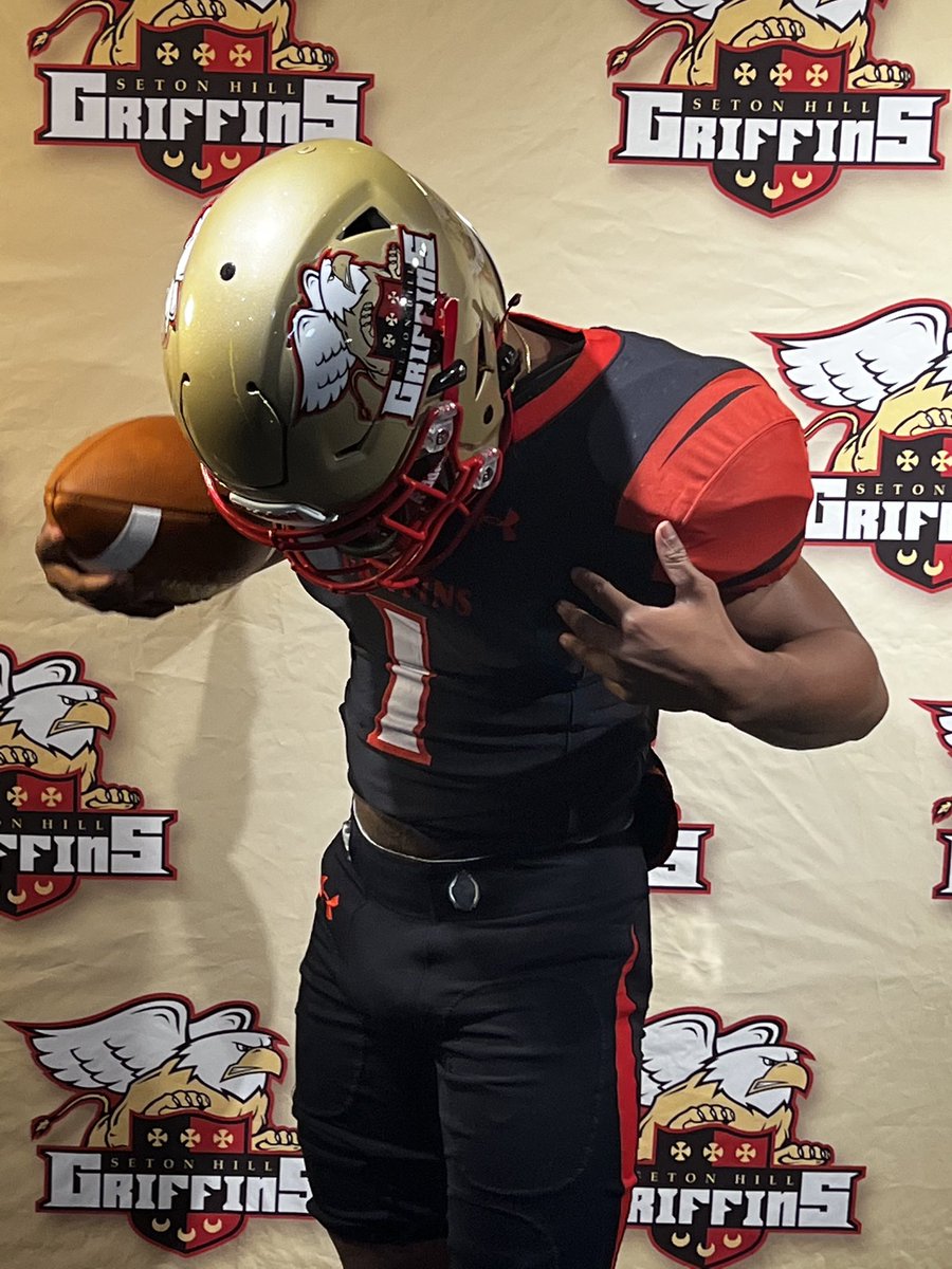 KMorris0129's tweet photo. I want to thank @CoachDay_ @Coach___Russell @SHU_FBALL for the amazing visit💯. #thegriffinway                          @WhartonHighFB @CoachLikeMike @Coach_Baham https://t.co/fFKdJdcXCG