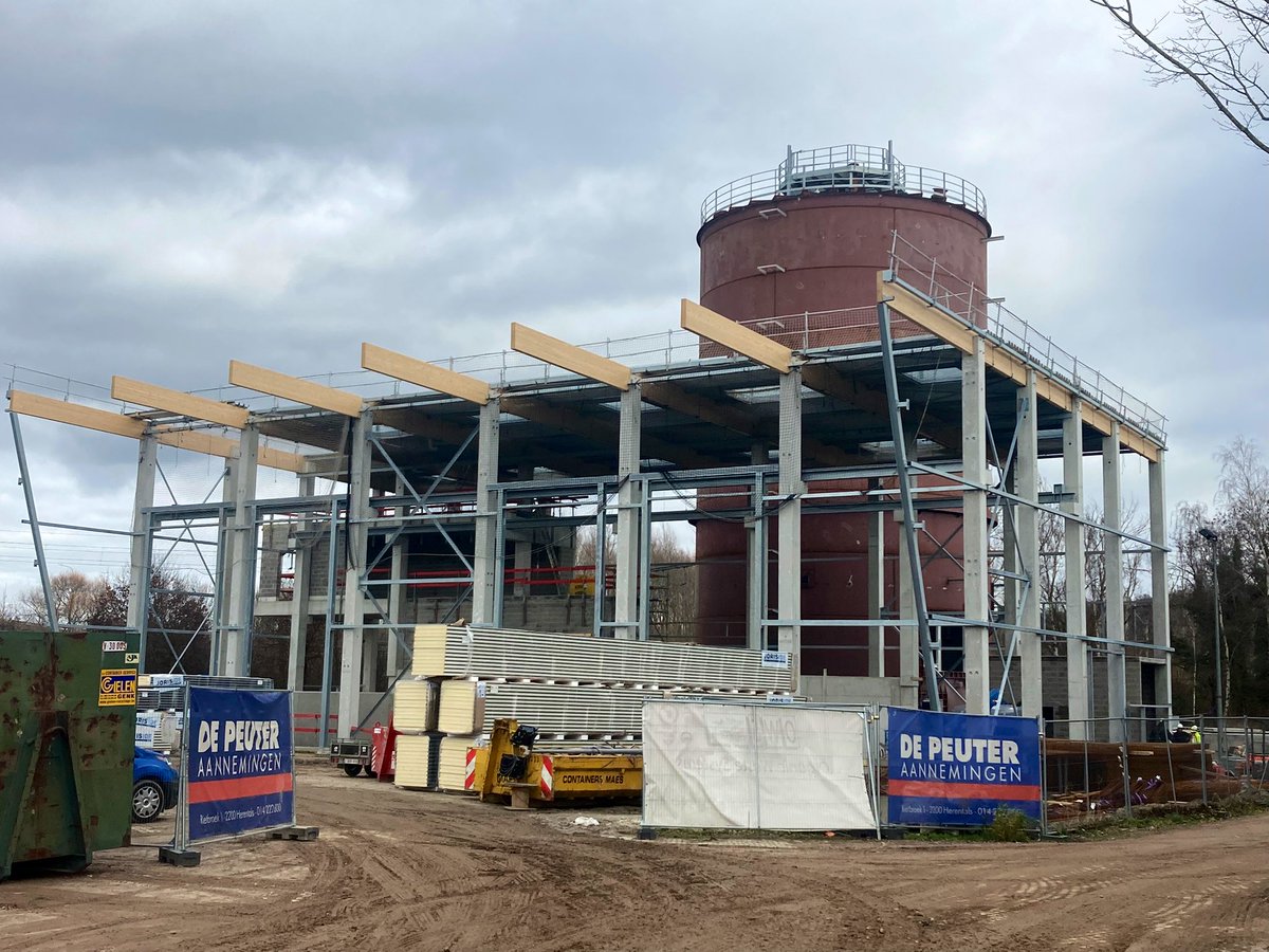 wflorizoone's tweet photo. Bedrijfsgebouw aan vergistingsinstallatie begint intussen ook vorm te krijgen. #Ecowerf https://t.co/ykHvxFJeUl