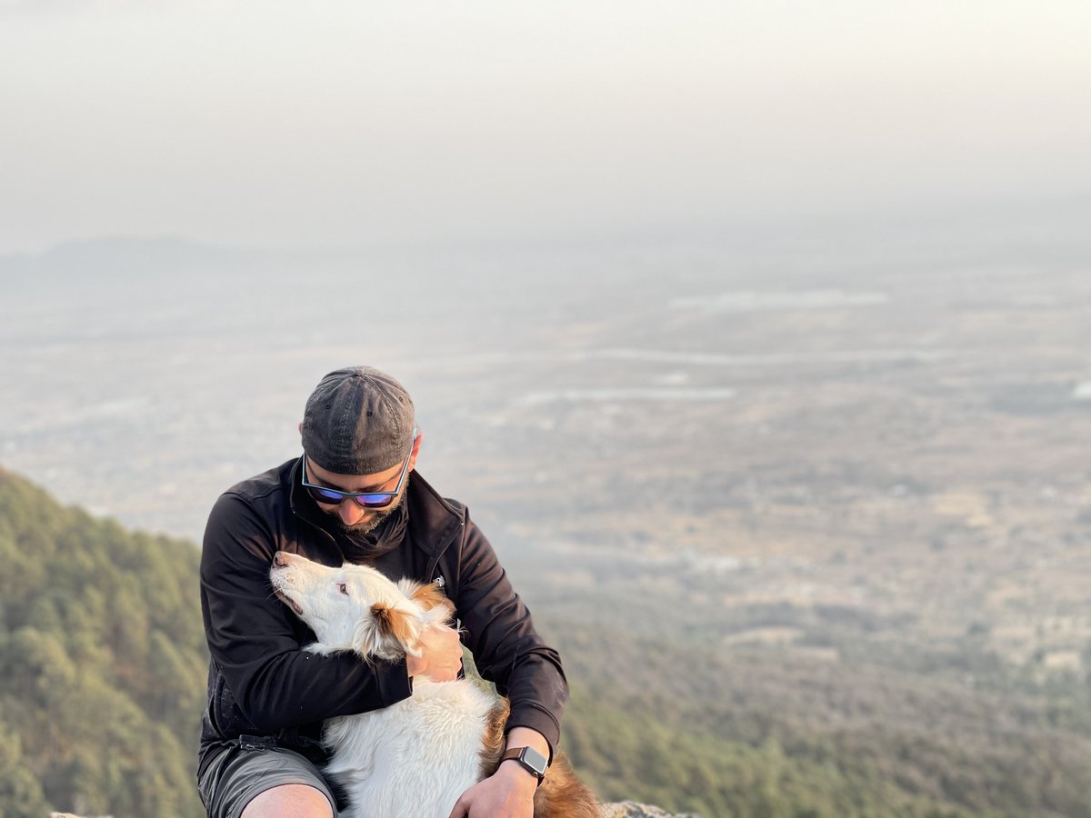 WeAreCisco's tweet photo. #CustomerExperience Success Specialist, Mario and his #dog, Tomate (tomato in Spanish) spend their days as coworkers and their free time getting out and about exploring nature.
Reply with the name of your #CiscoPets if they are your office and adventure buddies, too. ⬇️ https://t.co/llpWHaITh5