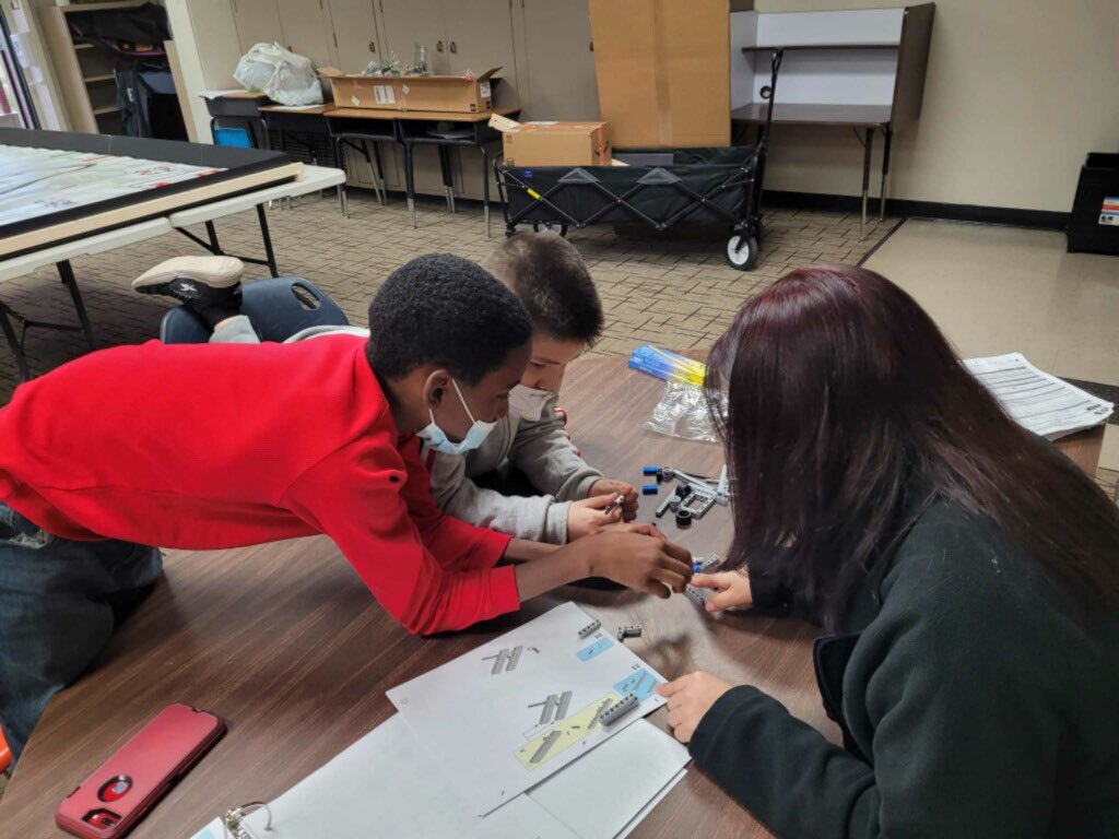 The AES After School Robotics Club is in full swing! Our 3rd to 5th grade students are excited to be a part of this unique program! Go Cougars!