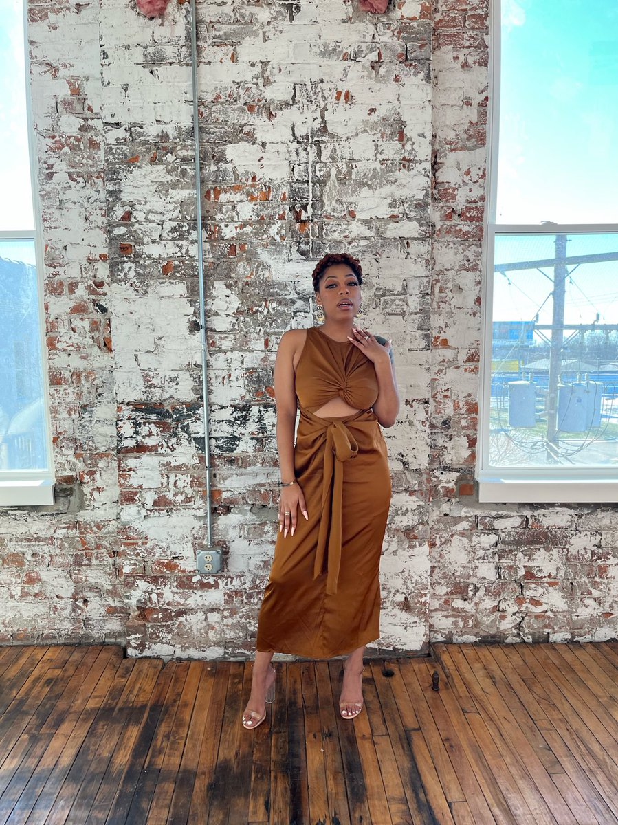 Never a matter of when you’re going to show, only a matter of when it’s right for you 🤞🏾
••
Dress: Show Ties <a href="/kxodeluxury/">.</a> 
Kollection: For You
Available: 02.18.22
•
#kxode #kxodeluxury #elegantdress