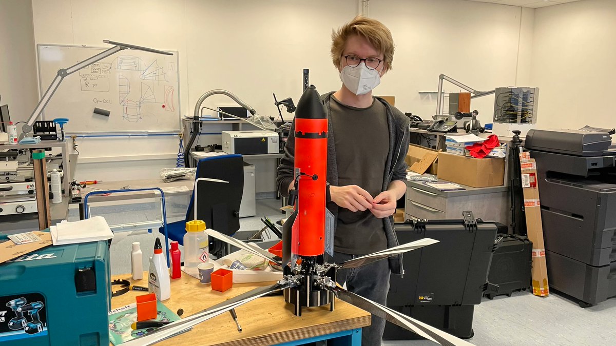 WueSpace's tweet photo. This is it: a finished #Daedalus2 #SpaceSeed with its outer hull, fins, and rotor blades attached. What a beauty! π https://t.co/knozJMJkzN