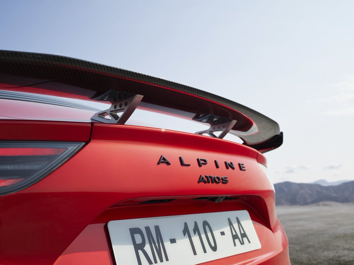 AlpineCentreUK's tweet photo. Spoiler Alert!
A carbon rear spoiler improving aerodynamic support, a carbon front blade and longer front fairings under the car to step up the rear diffuser’s and flat floor’s efficiency.
#alpine #a110S #newalpine
#alpinespoiler https://t.co/HscKKNDv5j