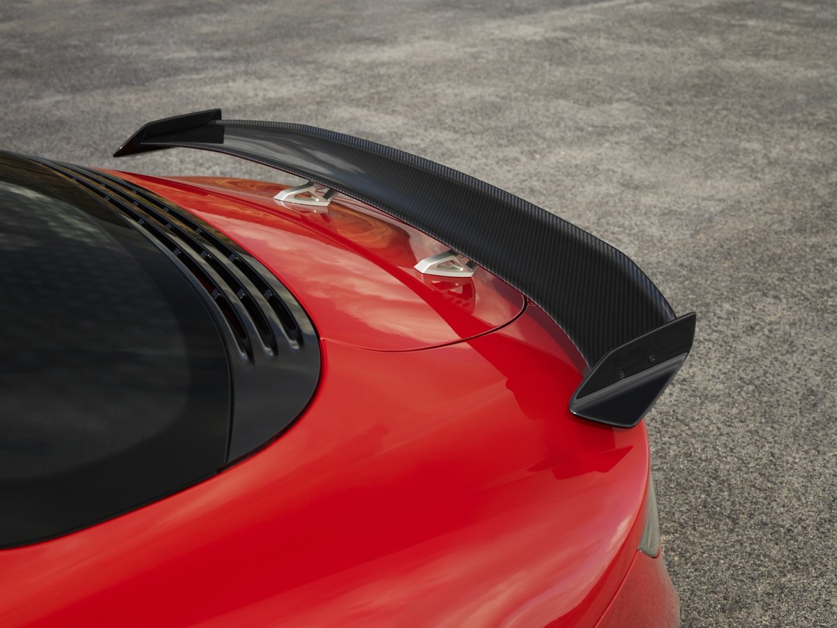 AlpineCentreUK's tweet photo. Spoiler Alert!
A carbon rear spoiler improving aerodynamic support, a carbon front blade and longer front fairings under the car to step up the rear diffuser’s and flat floor’s efficiency.
#alpine #a110S #newalpine
#alpinespoiler https://t.co/HscKKNDv5j