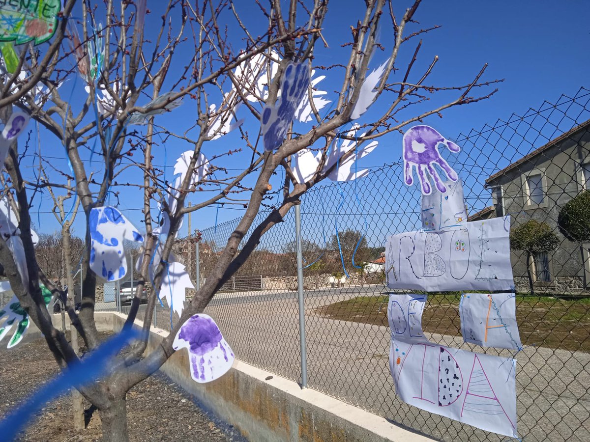 CraSayago's tweet photo. El árbol de la vida. #DiaMundialContraElCancer #ennuestrasmanos #throughourhands con nuestros mejor deseo en el día mundial contra el cáncer infantil. #sayago https://t.co/rRdMRrmneq