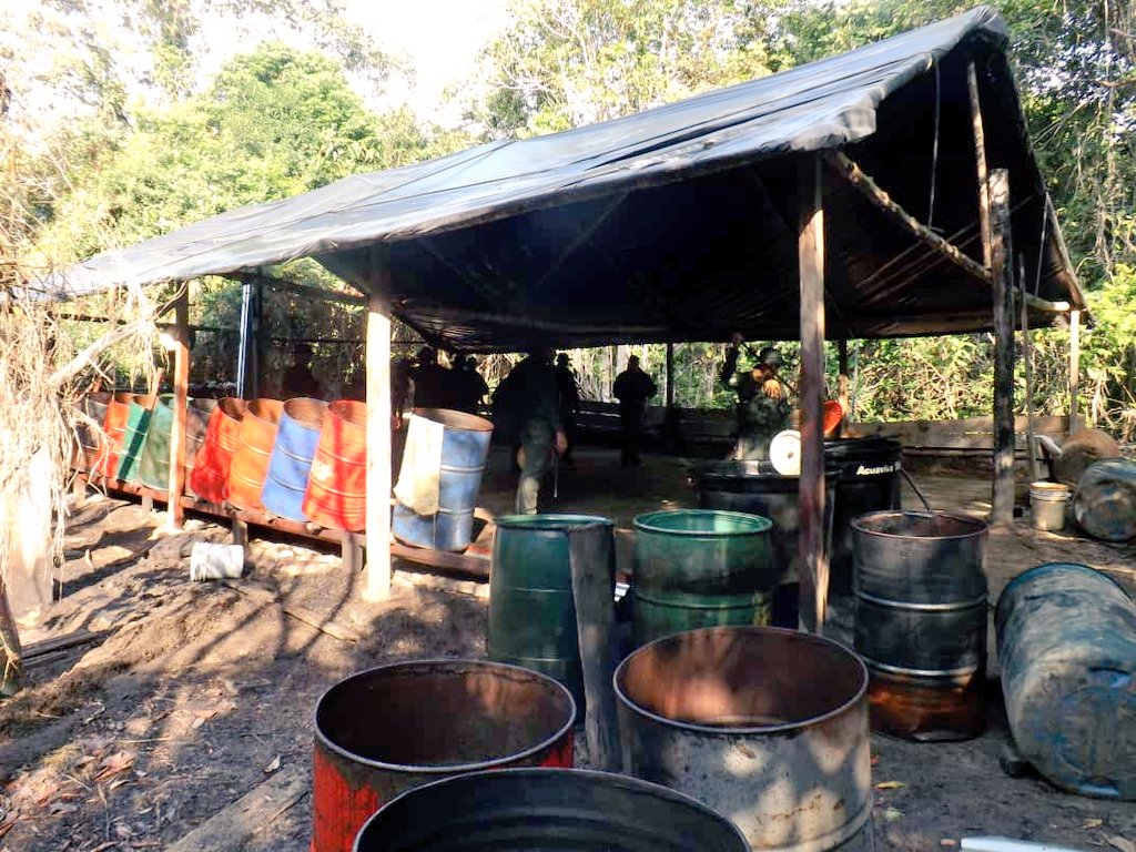 capcmdte1eraci1's tweet photo. Nos mantendremos firmes y unidos en la Defensa de nuestro Apure y todo el Territorio Nacional, garantizando la Soberanía e Independencia de la Patria.

#9Feb #VenezuelaTierraDePaz
#CentinelasPorLaPatria
#YoSoyFANB #GNB
#GNBZULIA
.@GnbGaranteDePaz
https://t.co/AS1NaoLaC2