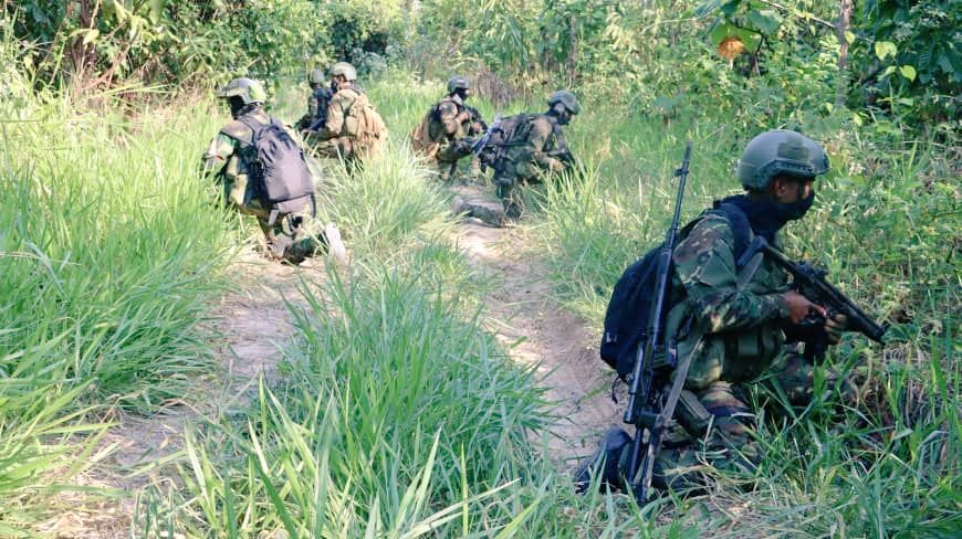 capcmdte1eraci1's tweet photo. Nos mantendremos firmes y unidos en la Defensa de nuestro Apure y todo el Territorio Nacional, garantizando la Soberanía e Independencia de la Patria.

#9Feb #VenezuelaTierraDePaz
#CentinelasPorLaPatria
#YoSoyFANB #GNB
#GNBZULIA
.@GnbGaranteDePaz
https://t.co/AS1NaoLaC2