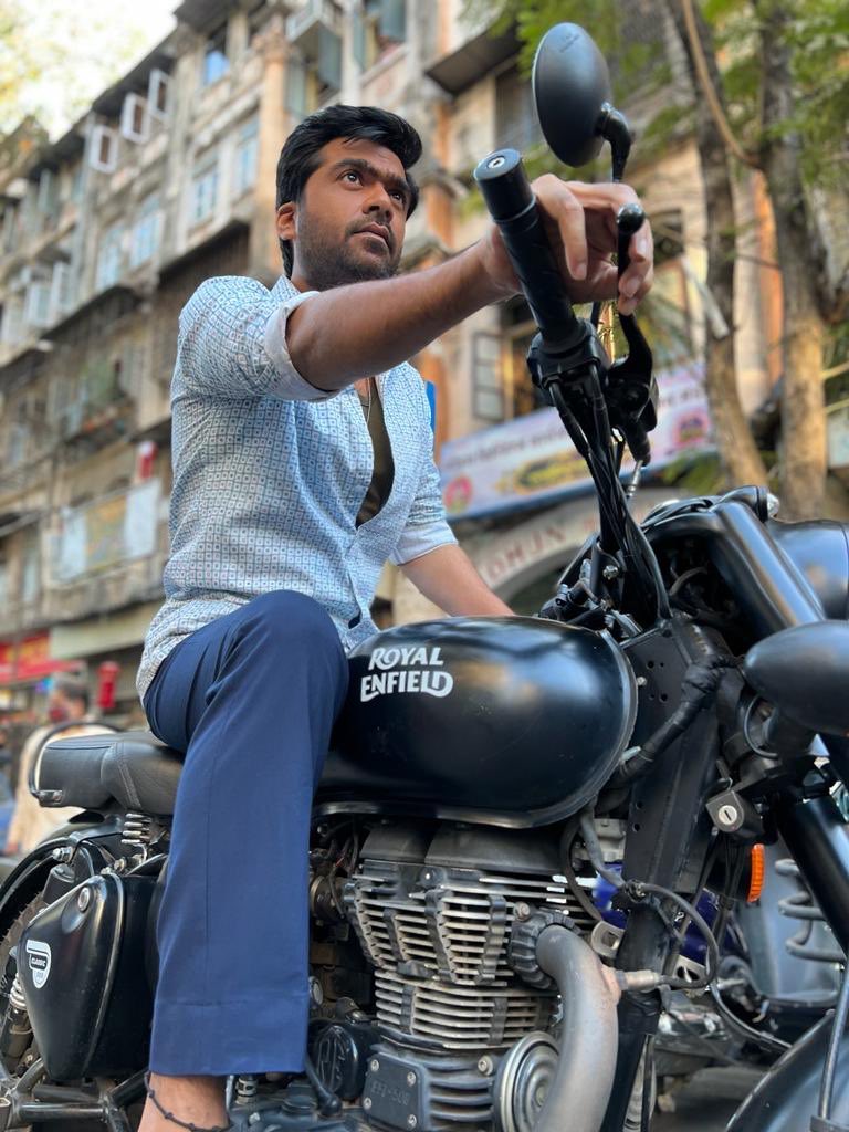 sri50's tweet photo. On the sets @SilambarasanTR_ #VendhuThanindhathuKaadu https://t.co/OZvs8YXmXb