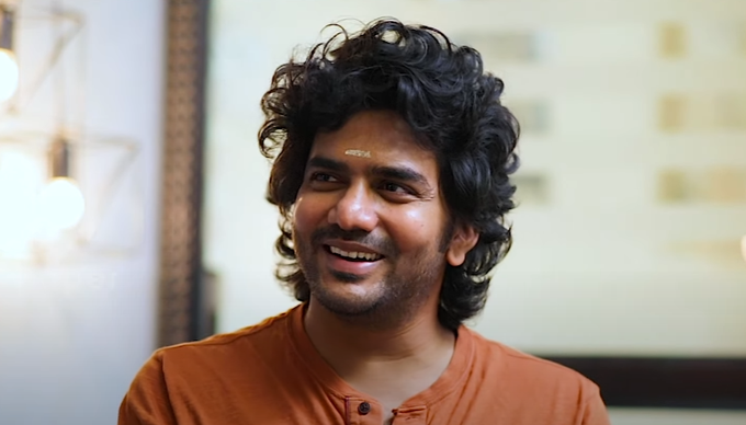 Swetha_2708's tweet photo. Totally in love with this look of his🥺🥵♥

#AkashVaani | #Kavin | #OorKuruvi https://t.co/F28LOtpss5