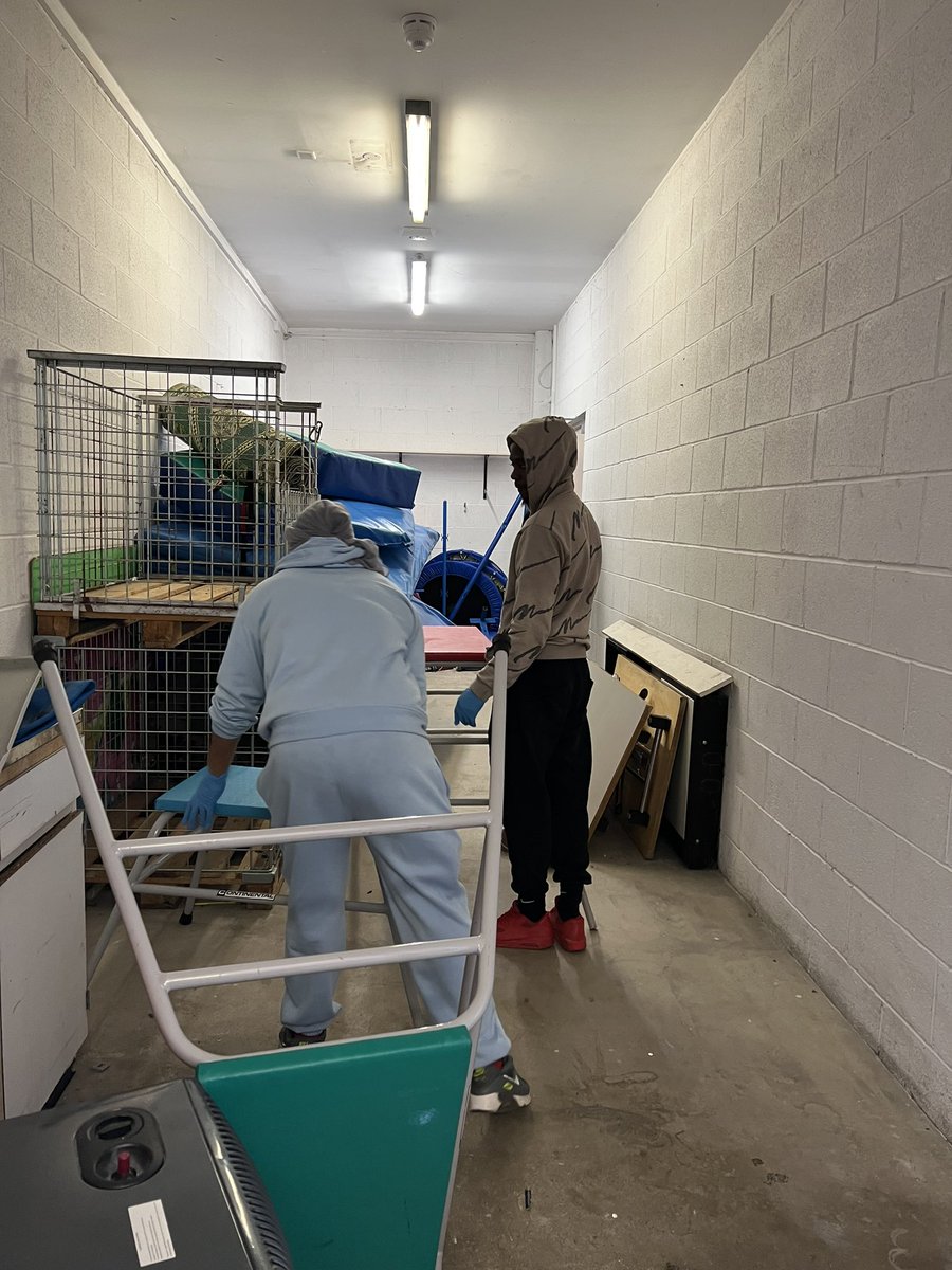 If it’s not done! Do it yourself.. my team are the best team. Why can’t we give back to our centres. Verdon Centre this morning is sparking again <a href="/SheffCouncil/">Sheffield City Council</a> #Burngreave