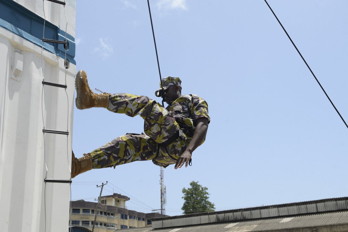 USNavyEurope's tweet photo. Training is underway! 🏊🧗♂️
📍MOMBASA - Exercise participants practice visit, board, search, and seizure techniques and water survival strategies during exercise #CutlassExpress2022
#USNavyEuropeAfrica #NavyPartnerships #Africa #WorkingTogether #Teamwork #CutlassExpress2022 https://t.co/fAnZs4urAm