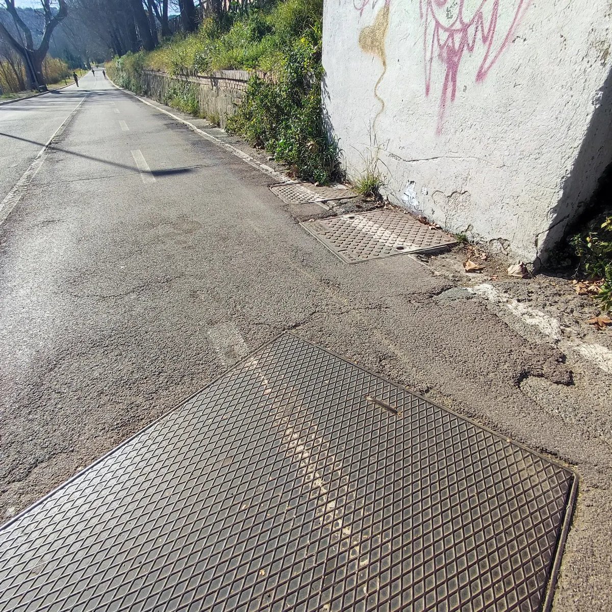 NonGuardarmiTv's tweet photo. A Ponte Milvio compare un'opera di #streetart dedicata a #PaoloSorrentino ed alla sua nomination agli #Oscar

#OscarNoms #oscar #Oscar22 #Oscars22 #Oscars2022 #Oscars22 https://t.co/okfs6hxoGh