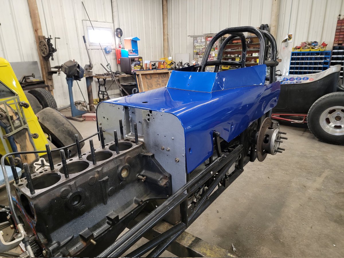 marioncofarmer's tweet photo. Got the tins back from the paint shop for the dragster. For as rough and beat to hell as the tins are they turned out good. Will get lettered here next week hopefully. Big motor is about wrapped up to #buzzingthirddozen #cantfarmallthetime https://t.co/Xak7nz82Tx