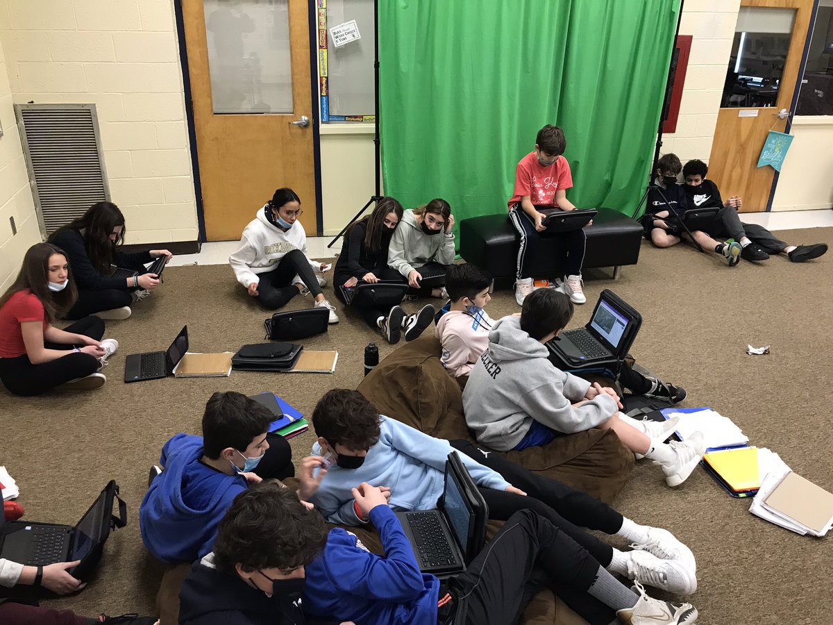 MrGallagherEMS's tweet photo. Looking for ways to encourage kids to apply their learning in mathematics in authentic ways? Check out 7th grade Pre-algebra’s fantasy football challenge! @MathRoxNJ @CharlesSeipp #EMSRox https://t.co/5t5RHWEVDG