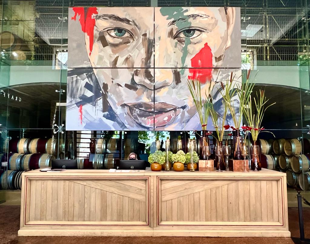 RalphGelbert's tweet photo. A delectable lunch at #Indochine in @DelaireGraff, surrounded by magnificent #DylanLewis sculptures. There is no better way to spend a sunny afternoon! #PristinePerfection https://t.co/mkCdvMAWXT