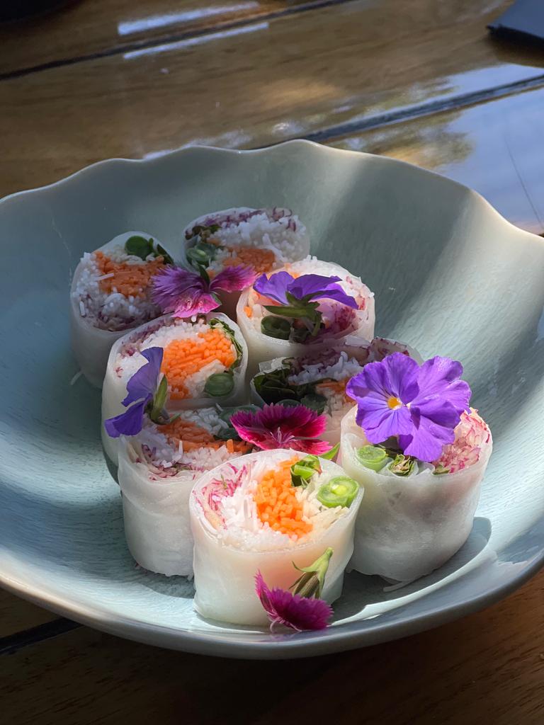 RalphGelbert's tweet photo. A delectable lunch at #Indochine in @DelaireGraff, surrounded by magnificent #DylanLewis sculptures. There is no better way to spend a sunny afternoon! #PristinePerfection https://t.co/mkCdvMAWXT