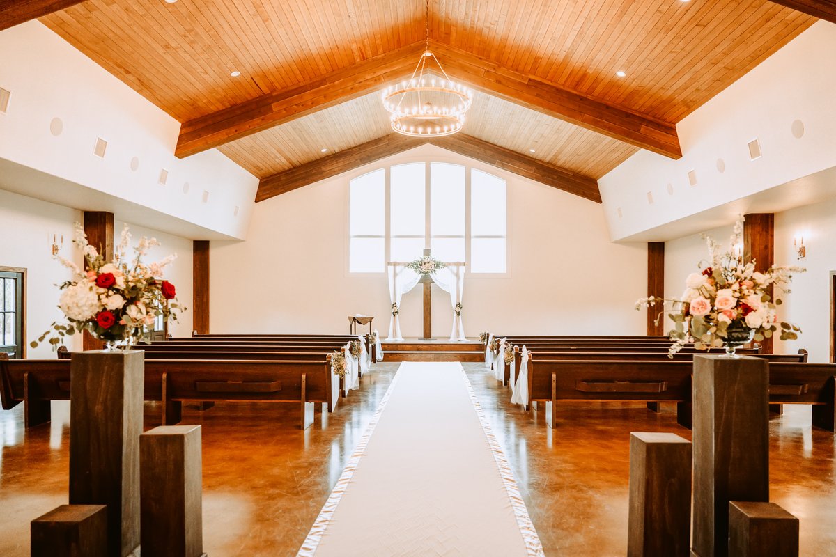 Dreaming of a sun lit ceremony?

Our chapel was built to let all the sunshine in so your ceremony can be soaked in golden love!

@photos_by_mkay
@bbfaustin
@thebouqsco