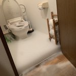 は？？？？？？？？なんなんこれ・・・・。トイレに積雪のような泡。