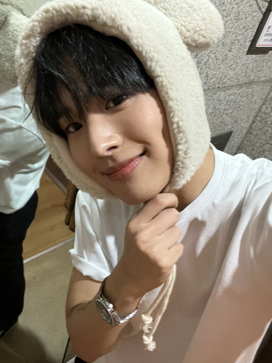 NewWorld_VICTON's tweet photo. [#병찬] 좋은꿈꿔~~💛🌙 https://t.co/hcK7dEQcGz