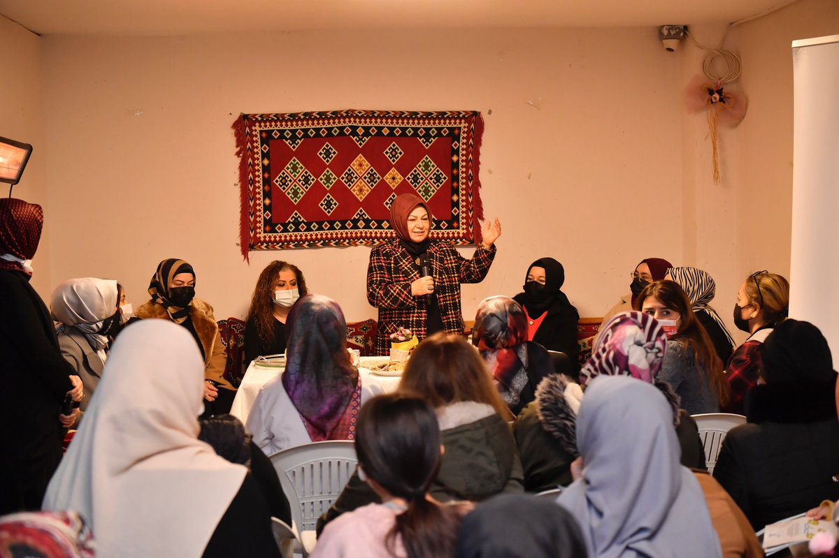 SeymaDgc's tweet photo. “Başkanla Çay Sohbetleri” kapsamında Sarıgazi Mahallesindeydik.

Çaylarımız kadar sıcak bir muhabbet havasında geçen sohbetimiz gönüllerimizi ısıttı.

İstek ve önerileri dinledik, hayatın her alanında var olan kadınlarımıza desteğimizi sürdürmeye dair söz verdik.❤️ https://t.co/ozlq3RwyjJ