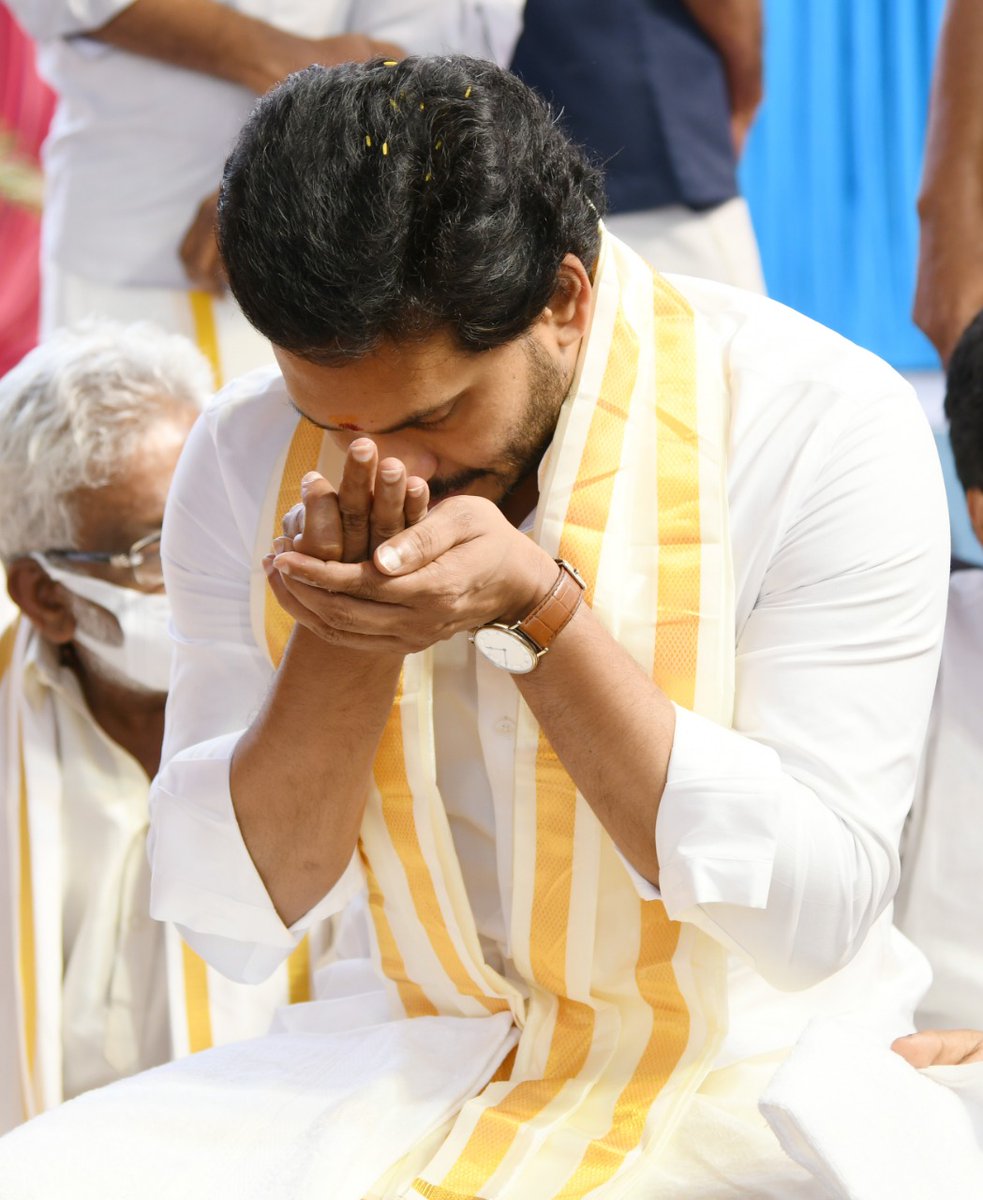 Manvitha (𝕾𝖚𝖒𝖆) tweet media