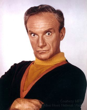 Dawstours's tweet image. The informant version of @Dominic2306 is a joy to behold, he is pure #DoctorSmith #Yoububbleheadedninny Finally, a role where he has a purpose and people actually look forward hearing his next instalment.