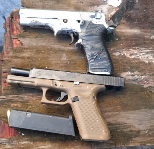 JamaicaConstab's tweet photo. Two firearms and a quantity of ammunition have been seized by a joint Police/Military team during an operation in Salt Spring, St. James this morning. One man was fatally shot during the confrontation with the security forces.
More details soon.
#GetTheGuns https://t.co/yXQQgl5yE2