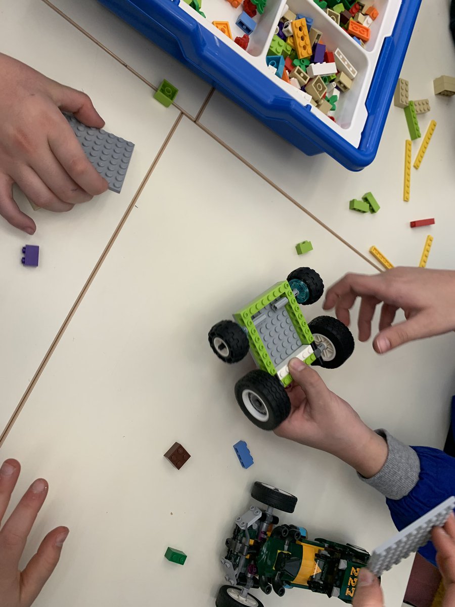 4CDMarconiBa's tweet photo. @InnovaMentiKids ci siamo quasi…tra #inquiry e #Tinkering  il progetto è quasi pronto #InnovaMenti #inquiry #4CD https://t.co/2K3BKVW3Cs