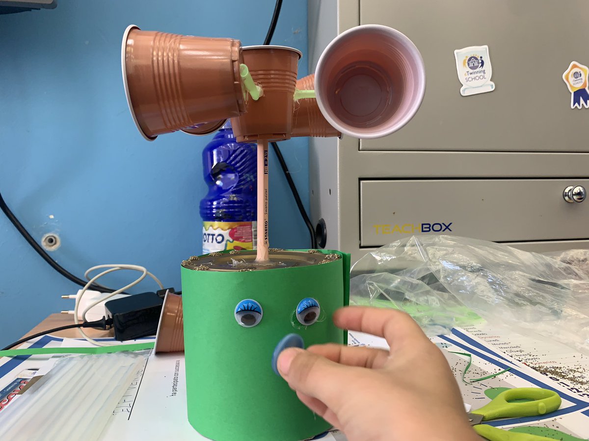 4CDMarconiBa's tweet photo. @InnovaMentiKids ci siamo quasi…tra #inquiry e #Tinkering  il progetto è quasi pronto #InnovaMenti #inquiry #4CD https://t.co/2K3BKVW3Cs