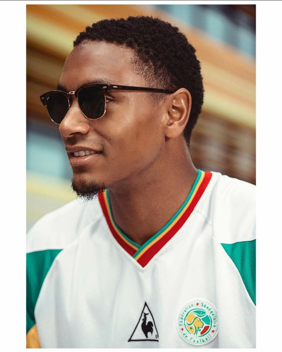 alaminedabo's tweet photo. Vous conviendrez avec moi que c'est les photos de @Abdou_diallo_  qui ont données une seconde vie à cet maillot de la génération 2002. https://t.co/bo3R7J85Hp
