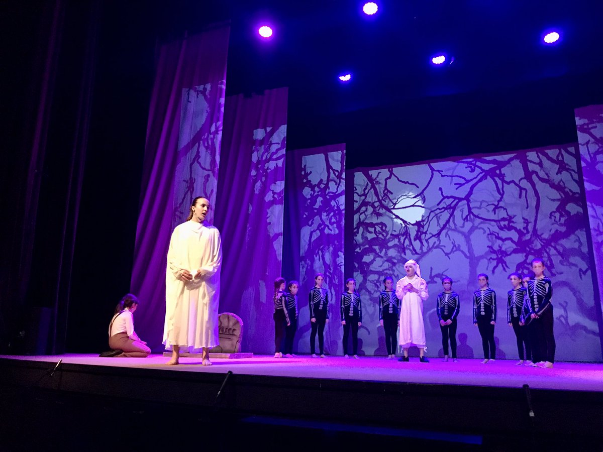 ie_martamata's tweet photo. Aquest matí hem gaudit molt al @Teatrecirvianum amb l’espectacular representació #SomnidelanitdeSantJoan de @xarxatorello
Enhorabona artistes! Especialment als nostres alumnes! #infIEMM #PrimIEMM https://t.co/7PGRV2h3H1