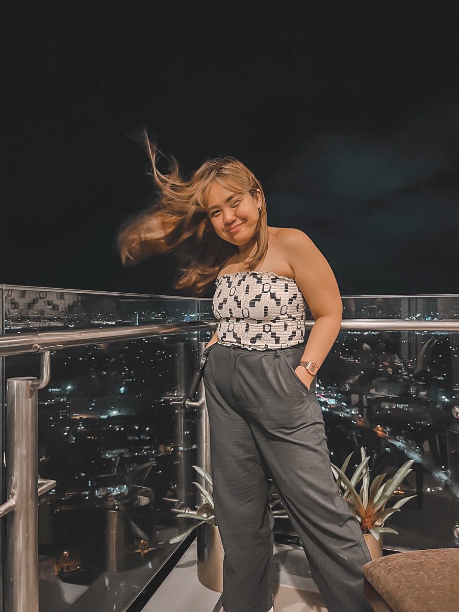 micahdavidg's tweet photo. when lula is real but arte is life 😝🏙
yung lahat sila mag enjoy sa view tapos natahimik ka lang at namutla sa tabi ganern🥲 #queenthingsonly✨ https://t.co/SUqlJeMjjk