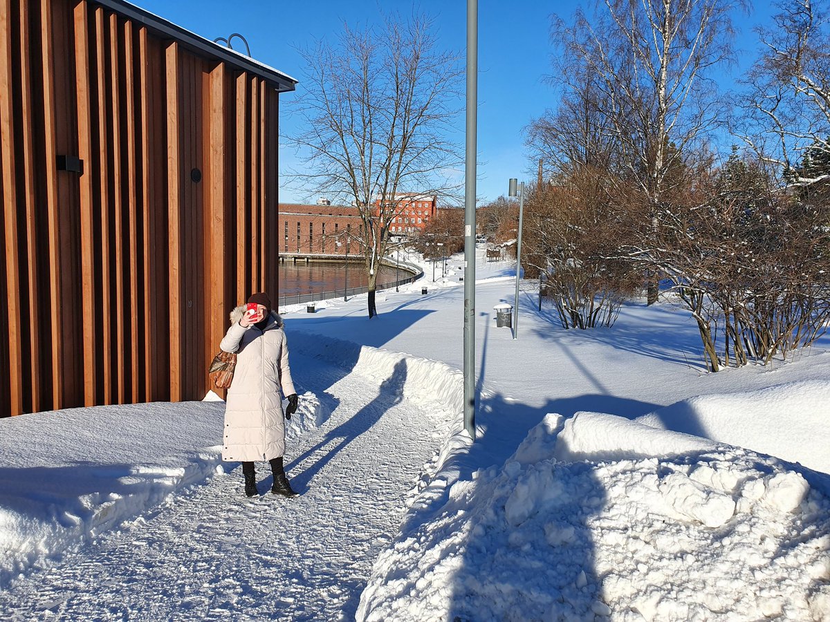 ☀️ VALOA ☀️ Pysähdyttiin hetkeksi ihailemaan paikallisia maisemia lounasmatkan varrella. Sopivasti paistetta työpäivän lomaan! 
#Tampere #viestintähommat