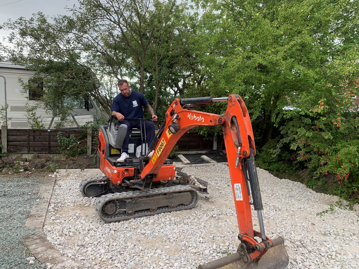 ProjexSand's tweet image. Finally some favourable weather for our groundworks team starting this block paving project.