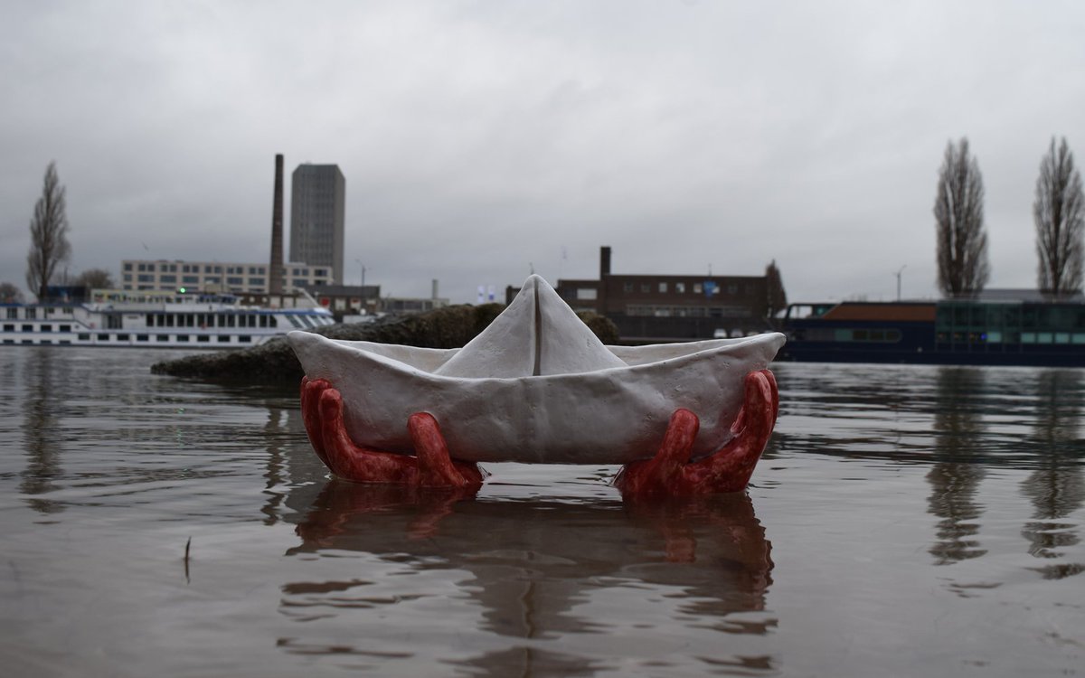 Nieuwe expositie! Kunstenaar Van Kuilenburg: "Tussen geboren worden en overlijden ligt een brug genaamd het leven, waar je je overheen beweegt. Het eindstation blijft hetzelfde, maar je kiest zelf of je door het leven danst." Wherever the Wind Blows is tot wo 9 mrt te zien!