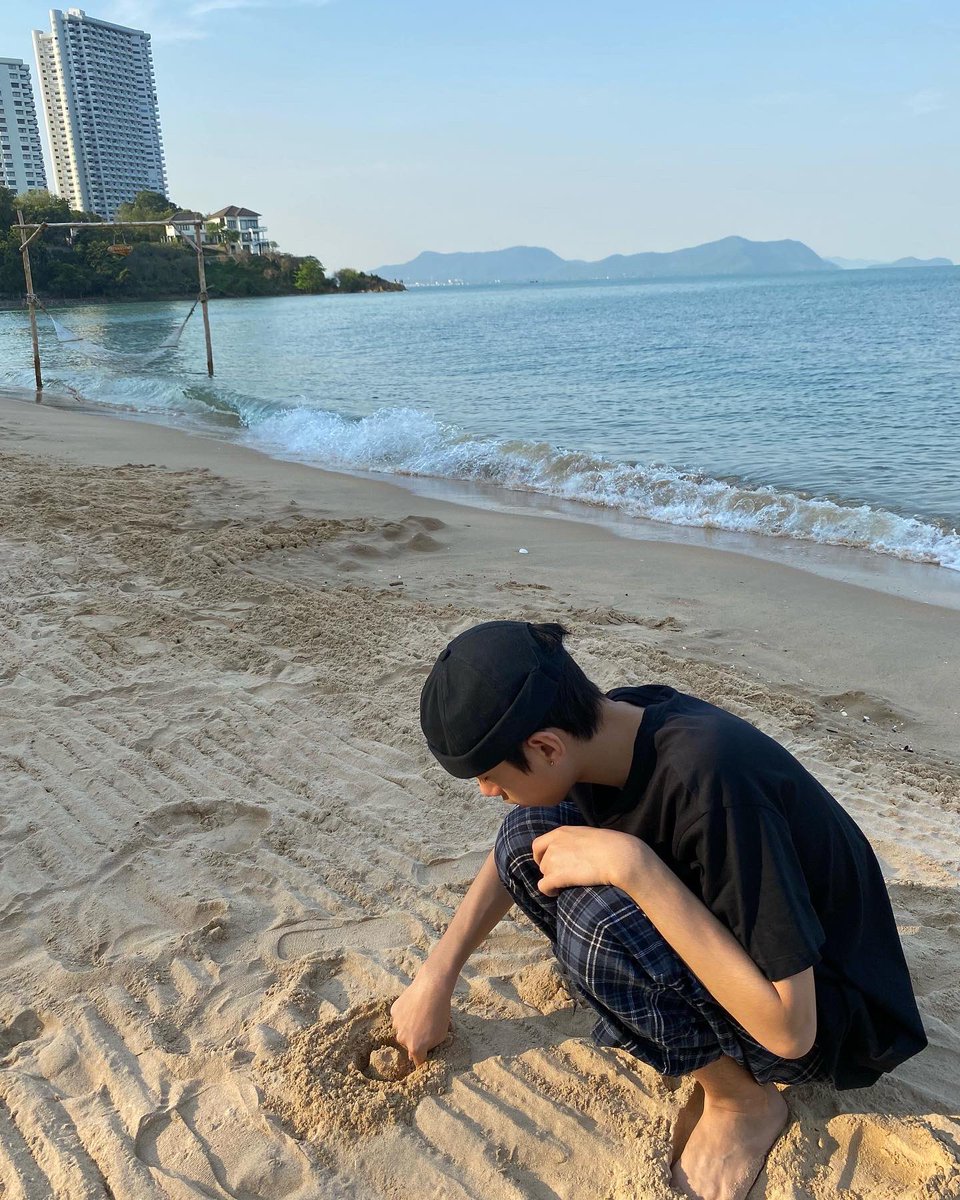wanvaannn's tweet photo. Girls just wanna have sun. 
#wanjai
#whitelinemusic https://t.co/YP72gcrMIX