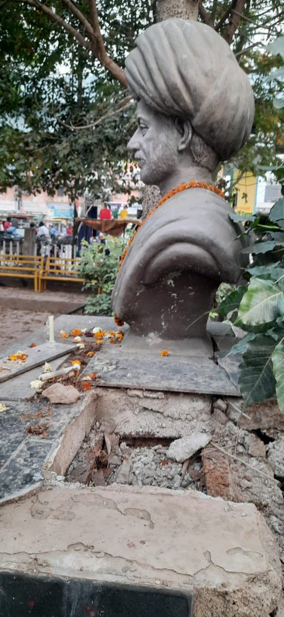 samratankit485's tweet photo. सतना के टाउन हॉल परिसर स�� राष्ट्रमाता सावित्रीबाई फुले की प्रतिमा चोरी होने की घटना निंदनीय है,जिला प्रशासन से जल्द से जल्द आरोपियों पर कार्रवाही कर गिरफ्तार करें अगर 24 घंटे के अंदर कार्यवाही नहीं की जाती तो उग्र आंदोलन की आग में जलने के लिए तैयार रहें प्रशासन…
@ChouhanShivraj https://t.co/av2oBoYRHK